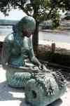 Statue comemorating the Pillow lace